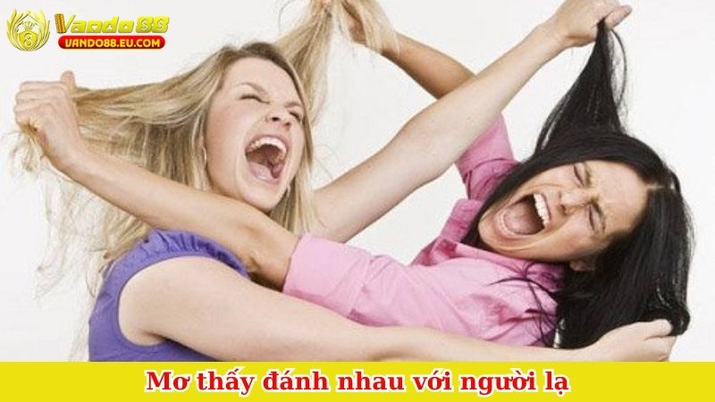 Mơ thấy đánh nhau với người lạ